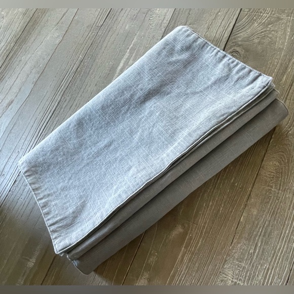 Table Runner-Gray - Picture 4 of 6